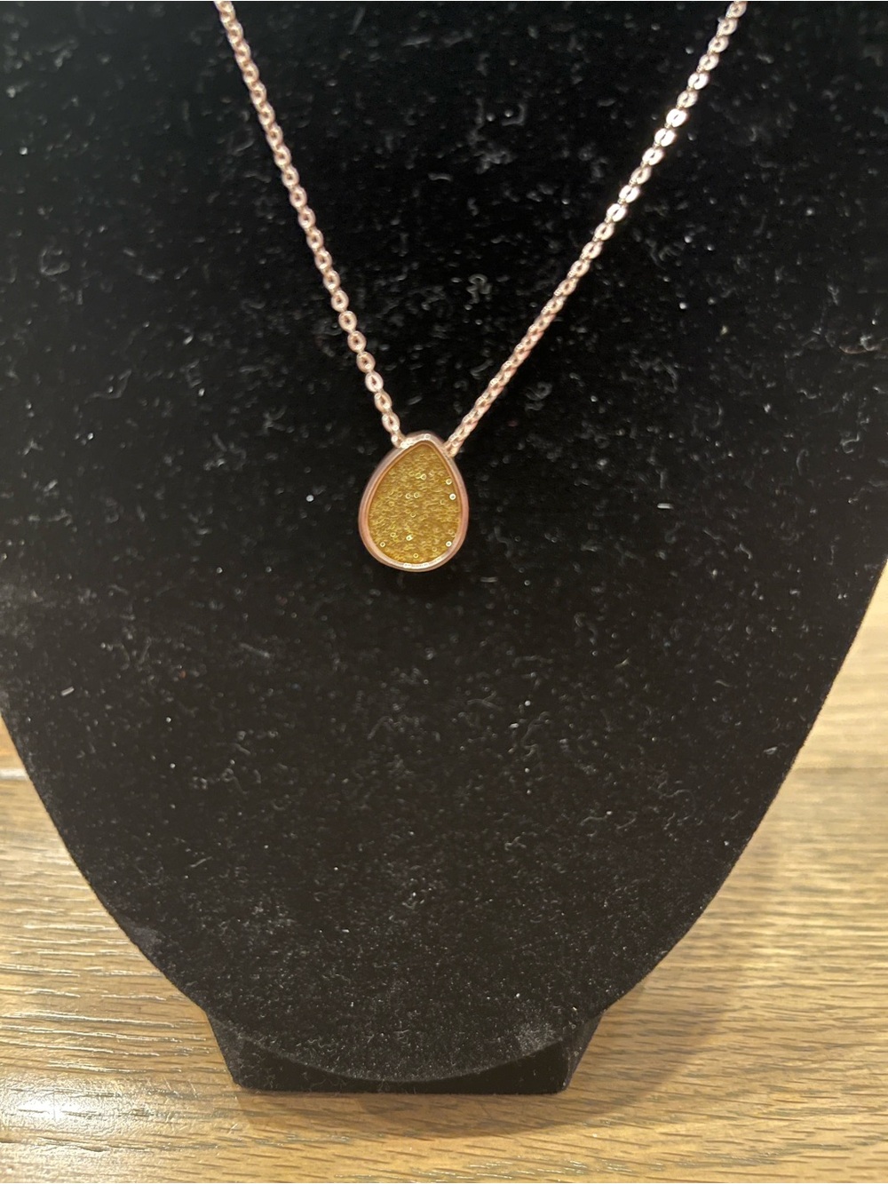 Marlyn Schiff Dainty Teardrop Pendant Necklace Rose Gold Plated NEW